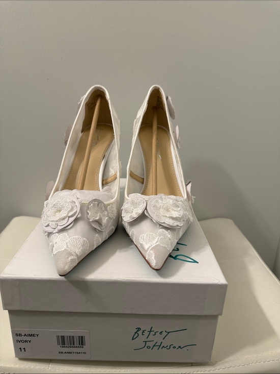 Betsey Johnson Shoes - Betsey Johnson Ivory Floral Appliqué Pointed-Toe Heels